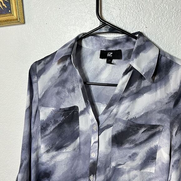 Iz Byer Size XS Gray / Blue button Down Shirt NWT - Picture 3 of 5